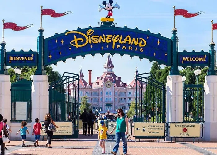 L\'Olivier Centre Ville Parking Disneyland 4 Personnes Et 1 Bebe